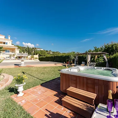 Spacious With Pool, Jacuzzi And Zen Garden - Only 5min To Town Gasthuis