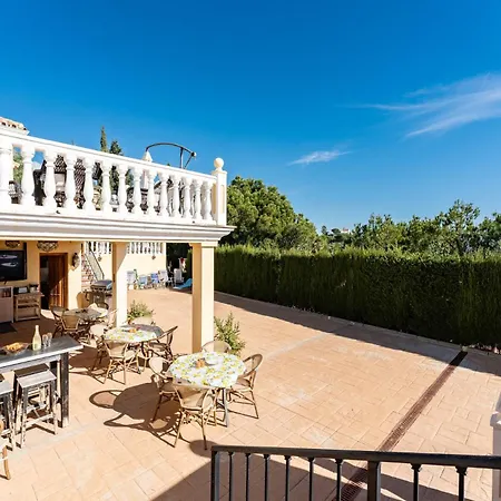Spacious With Pool, Jacuzzi And Zen Garden - Only 5min To Town
