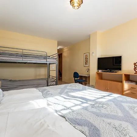 Spacious With Pool, Jacuzzi And Zen Garden - Only 5min To Town Guest house