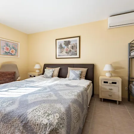 Spacious With Pool, Jacuzzi And Zen Garden - Only 5min To Town Gasthuis
