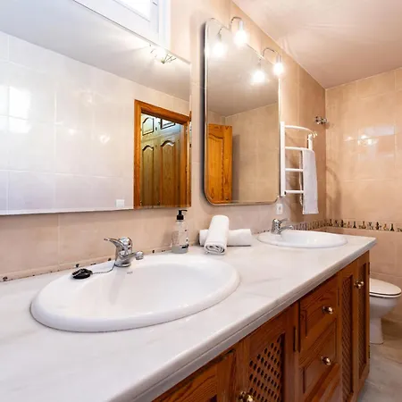 Spacious With Pool, Jacuzzi And Zen Garden - Only 5min To Town Konukevi *